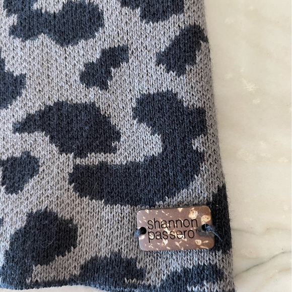 Women's SHANNON PASSERO Open Cotton
Cardigan-Evil Eye, Tiger-S/M - Picture 6 of 9